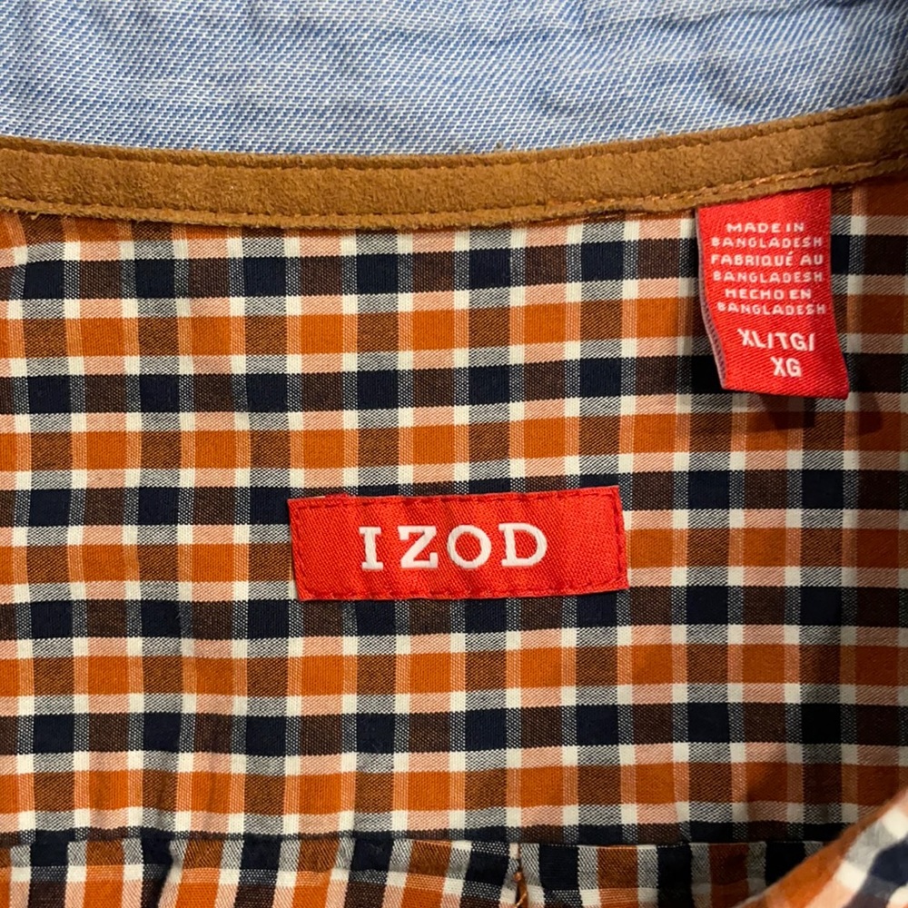 Izod 100% cotton casual button down. Very good used condition.